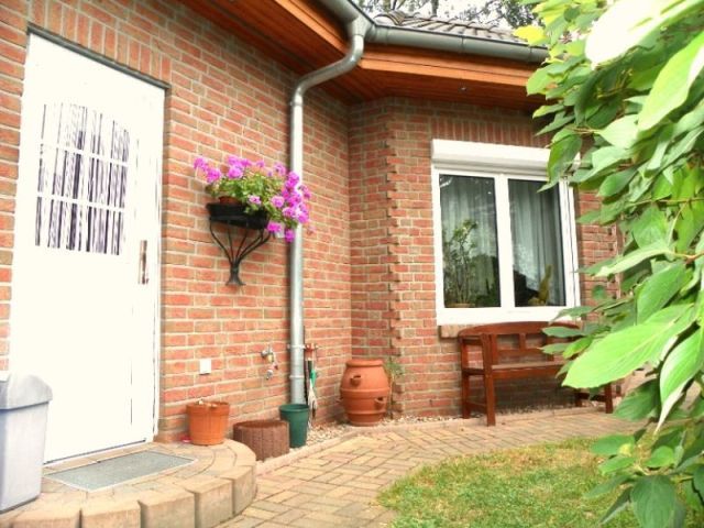 BAU.DE / BAU-Forum: 1. Bild zu Frage "Hallo, Wir möchten einen Bungalow Baujahr 2004,..." im BAU-Forum "Außenwände und Fassaden" BAU.DE / BAU-Forum: 1. Bild zu Frage "Hallo, Wir möchten einen Bungalow Baujahr 2004,..." im BAU-Forum "Außenwände und Fassaden"