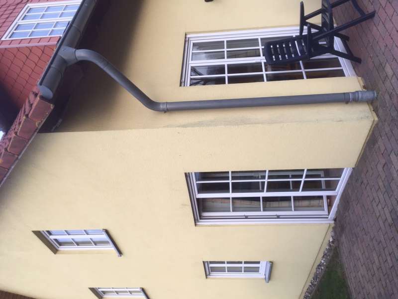 BAU.DE / BAU-Forum: 2. Bild zu Frage "Ablagerung im Putz, pr&ouml;selnder Putz oberhalb Sockel &nbsp;-&nbsp; Beratung Hauskauf" im BAU-Forum "Au&szlig;enw&auml;nde und Fassaden"