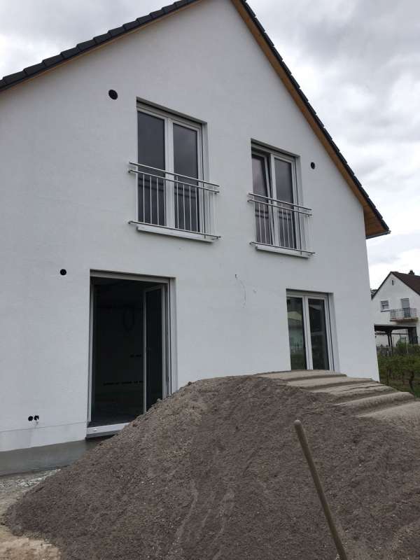 BAU.DE / BAU-Forum: 2. Bild zu Frage "Schlecht ausgef&uuml;hrte Au&szlig;enputzarbeiten" im BAU-Forum "Au&szlig;enw&auml;nde und Fassaden"