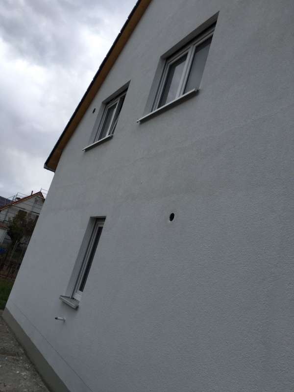 BAU.DE / BAU-Forum: 3. Bild zu Frage "Schlecht ausgef&uuml;hrte Au&szlig;enputzarbeiten" im BAU-Forum "Au&szlig;enw&auml;nde und Fassaden"