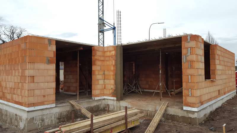 BAU.DE / BAU-Forum: 1. Bild zu Frage "Abdichtung Sockelbereich (Aufmauerung)" im BAU-Forum "Au&szlig;enw&auml;nde und Fassaden"