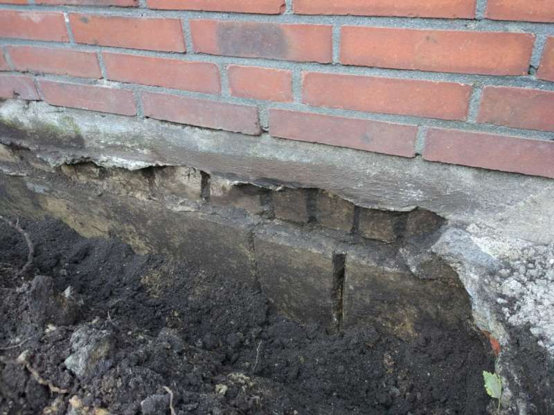 BAU.DE / BAU-Forum: 1. Bild zu Frage "Fundament abdichten: Anleitung, Materialien, Kosten & Risiken bei Feuchtigkeit?" im BAU-Forum "Außenwände und Fassaden" BAU.DE / BAU-Forum: 1. Bild zu Frage "Fundament abdichten: Anleitung, Materialien, Kosten & Risiken bei Feuchtigkeit?" im BAU-Forum "Außenwände und Fassaden"