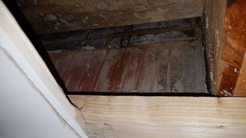 BAU.DE / BAU-Forum: 1. Bild zu Frage "Z-Folie &uuml;ber Garage an Hauswand fehlt => Wasser in Garage &nbsp;-&nbsp; Was tun?" im BAU-Forum "Au&szlig;enw&auml;nde und Fassaden"