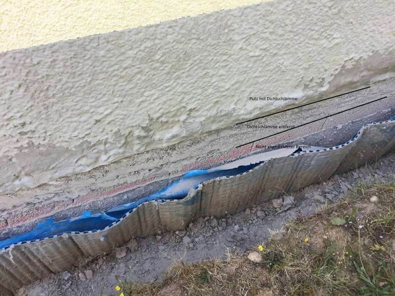 BAU.DE / BAU-Forum: 2. Bild zu Frage "Hauswand nacharbeiten; Dicchtschl&auml;mme, Bitumen, Putz" im BAU-Forum "Au&szlig;enw&auml;nde und Fassaden"