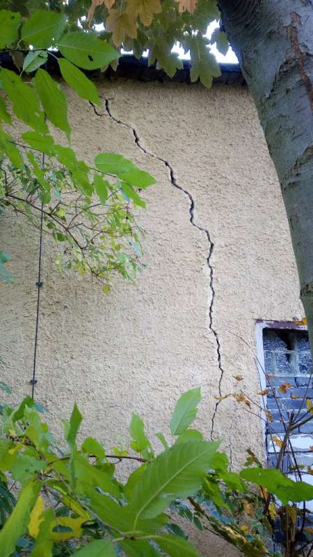 BAU.DE / BAU-Forum: 1. Bild zu Frage "Setzrisse in Au&szlig;enwand. Wie gef&auml;hrlich?" im BAU-Forum "Au&szlig;enw&auml;nde und Fassaden"