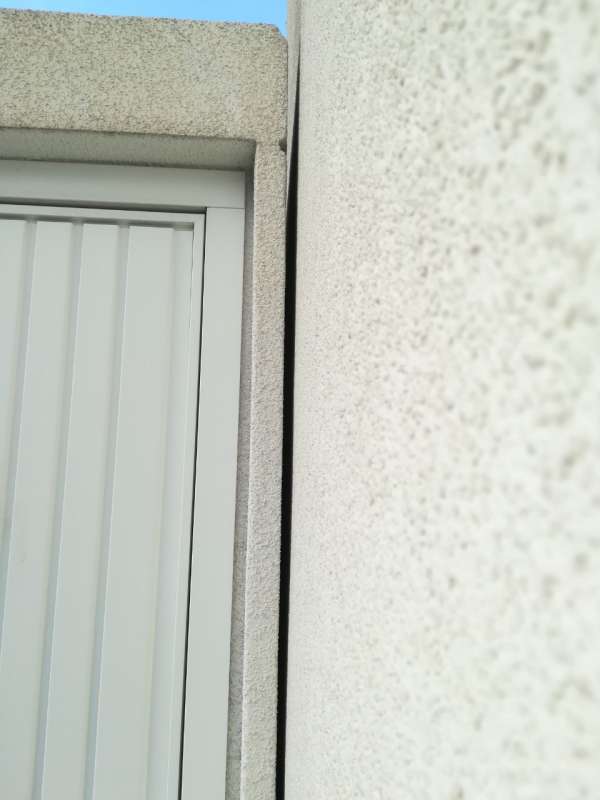 BAU.DE / BAU-Forum: 2. Bild zu Antwort "Hallo und vielen Dank, die Garage wurde..." auf die Frage "Nasse Fassade & Rinnsal am Kellersockel: Ursachen, Sanierung & Kosten?" im BAU-Forum "Au&szlig;enw&auml;nde und Fassaden"