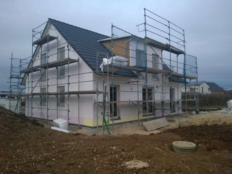 BAU.DE / BAU-Forum: 1. Bild zu Antwort "WDVS Sockelputz: Erneuter Dank f&uuml;r die R&uuml;ckmeldung" auf die Frage "WDVS Sockelputz Neubau: Abplatzungen Wetterseite &ndash; Ursachen, Sanierung & Kosten?" im BAU-Forum "Au&szlig;enw&auml;nde und Fassaden"