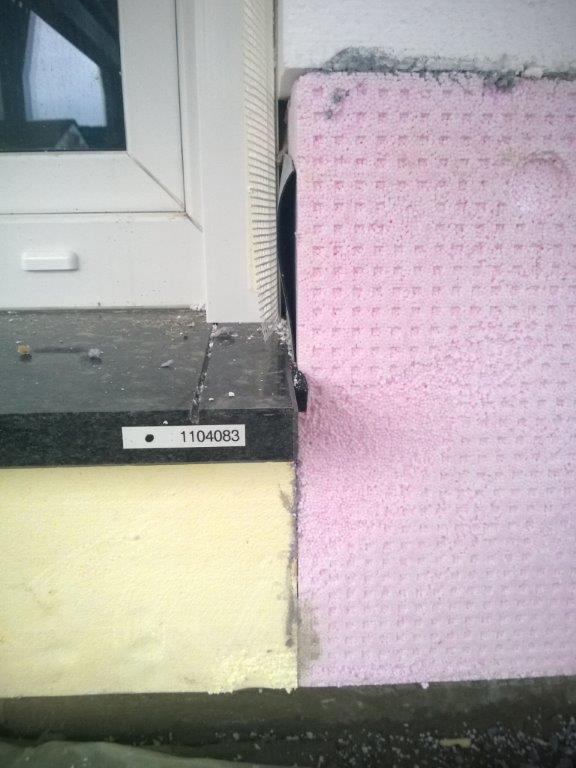 BAU.DE / BAU-Forum: 3. Bild zu Antwort "WDVS Sockelputz: Erneuter Dank f&uuml;r die R&uuml;ckmeldung" auf die Frage "WDVS Sockelputz Neubau: Abplatzungen Wetterseite &ndash; Ursachen, Sanierung & Kosten?" im BAU-Forum "Au&szlig;enw&auml;nde und Fassaden"