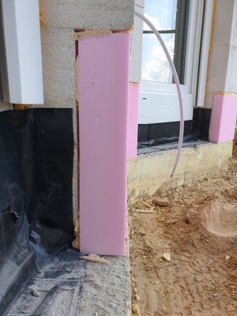 BAU.DE / BAU-Forum: 1. Bild zu Frage "Sockelabdichtung, Anschluss an horizontale Abdichtung / Ausf&uuml;hrung" im BAU-Forum "Au&szlig;enw&auml;nde und Fassaden"