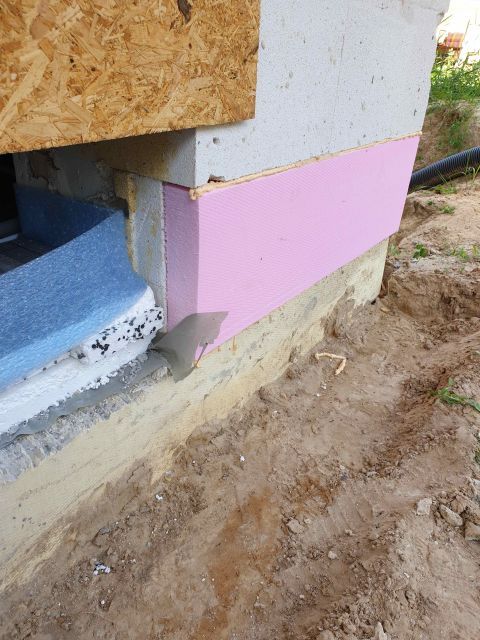 BAU.DE / BAU-Forum: 4. Bild zu Antwort "Hallo, und vielen Dank schon mal f&uuml;r..." auf die Frage "Sockelabdichtung: Horizontale Abdichtung anschlie&szlig;en &ndash; korrekte Ausf&uuml;hrung & Kosten?" im BAU-Forum "Au&szlig;enw&auml;nde und Fassaden"