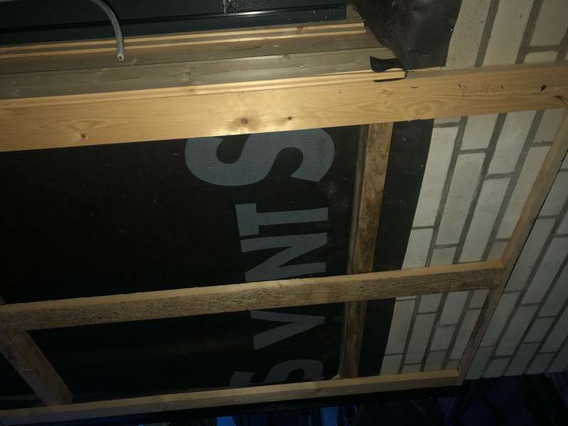 BAU.DE / BAU-Forum: 4. Bild zu Frage "HPL-Fassadenplatten zeigen mittig und um die Schraubl&ouml;cher Dellen" im BAU-Forum "Au&szlig;enw&auml;nde und Fassaden"