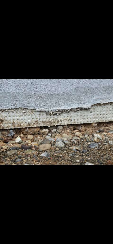 BAU.DE / BAU-Forum: 5. Bild zu Antwort "Anbei noch Fotos" auf die Frage "WDVS Ausführung prüfen: Lichtschacht-Anschluss, Perimeterdämmung & Risiken?" im BAU-Forum "Außenwände und Fassaden" BAU.DE / BAU-Forum: 5. Bild zu Antwort "Anbei noch Fotos" auf die Frage "WDVS Ausführung prüfen: Lichtschacht-Anschluss, Perimeterdämmung & Risiken?" im BAU-Forum "Außenwände und Fassaden"