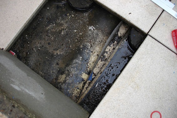 BAU.DE / BAU-Forum: 1. Bild zu Frage "Balkon fliesen tauschen" im BAU-Forum "Balkon und Terrasse"