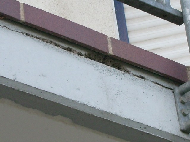 BAU.DE / BAU-Forum: 1. Bild zu Frage "Welche Sanierungsmethode wäre hier kostengünstiger?" im BAU-Forum "Balkon und Terrasse" BAU.DE / BAU-Forum: 1. Bild zu Frage "Welche Sanierungsmethode wäre hier kostengünstiger?" im BAU-Forum "Balkon und Terrasse"