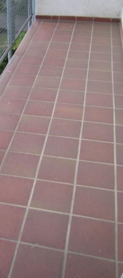 BAU.DE / BAU-Forum: 3. Bild zu Frage "Welche Sanierungsmethode wäre hier kostengünstiger?" im BAU-Forum "Balkon und Terrasse" BAU.DE / BAU-Forum: 3. Bild zu Frage "Welche Sanierungsmethode wäre hier kostengünstiger?" im BAU-Forum "Balkon und Terrasse"