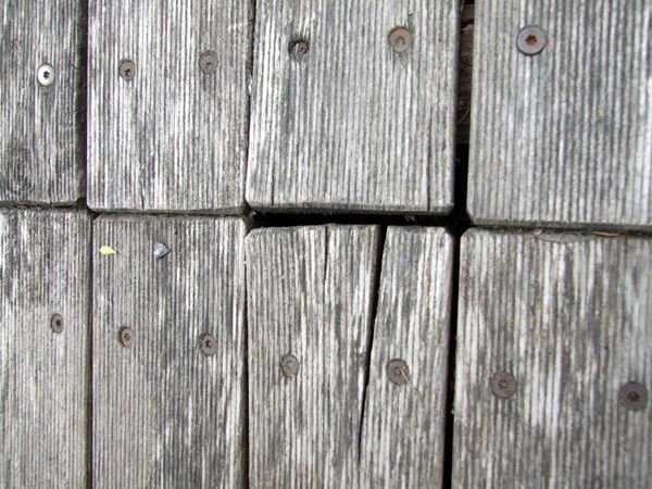 BAU.DE / BAU-Forum: 2. Bild zu Frage "Holzterrasse, Ober- und Unterkonstruktion sind total verzogen..." im BAU-Forum "Balkon und Terrasse" BAU.DE / BAU-Forum: 2. Bild zu Frage "Holzterrasse, Ober- und Unterkonstruktion sind total verzogen..." im BAU-Forum "Balkon und Terrasse"