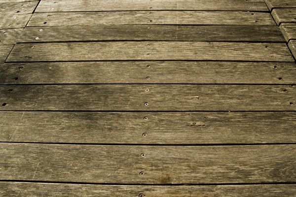 BAU.DE / BAU-Forum: 2. Bild zu Antwort "Schrauben..." auf die Frage "Holzterrasse verzogen: Ursachen, Sanierung & Kosten für Robinienholz?" im BAU-Forum "Balkon und Terrasse" BAU.DE / BAU-Forum: 2. Bild zu Antwort "Schrauben..." auf die Frage "Holzterrasse verzogen: Ursachen, Sanierung & Kosten für Robinienholz?" im BAU-Forum "Balkon und Terrasse"