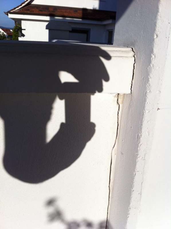 BAU.DE / BAU-Forum: 3. Bild zu Frage "keine Trennfuge Balkon an Au&szlig;enwand &nbsp;-&nbsp; jetzt Risse &nbsp;-&nbsp; Baumangel?" im BAU-Forum "Balkon und Terrasse"