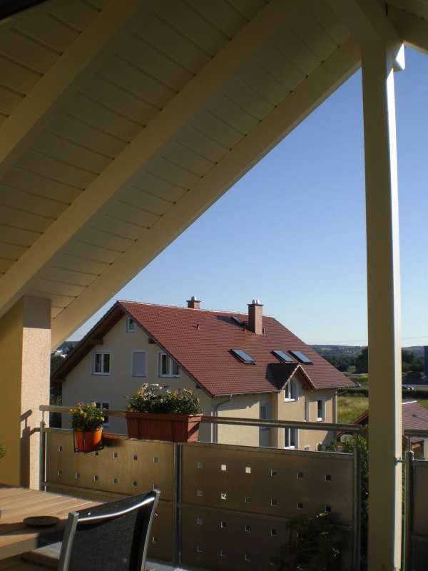 BAU.DE / BAU-Forum: 1. Bild zu Frage "Sonnenschutz f&uuml;r Loggia unter Giebel" im BAU-Forum "Balkon und Terrasse"