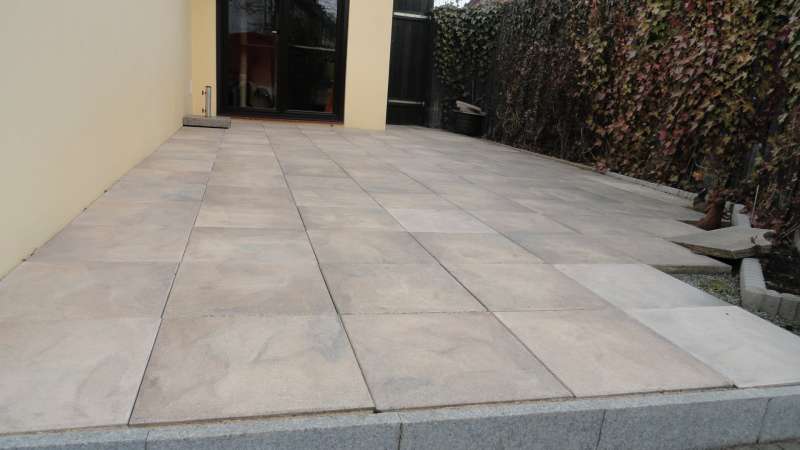 BAU.DE / BAU-Forum: 1. Bild zu Frage "Terrasse &nbsp;-&nbsp; Fundament? &nbsp;-&nbsp; Erfahrung mit Belag aus Marmor Kies / Steinteppich?" im BAU-Forum "Balkon und Terrasse"