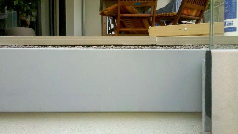 BAU.DE / BAU-Forum: 2. Bild zu Antwort "weitere Bilder" auf die Frage "Keramikplatten Balkon knirscht/wippt: Verlegefehler? Kosten f&uuml;r Sanierung?" im BAU-Forum "Balkon und Terrasse"