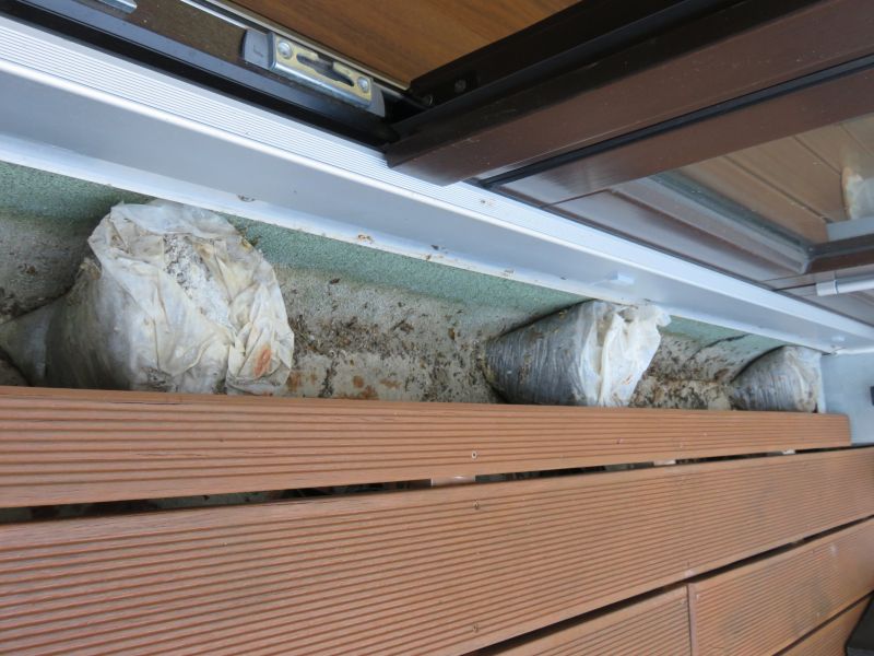 BAU.DE / BAU-Forum: 1. Bild zu Frage "Drainagerinnen vor Terrassenfenstern auf M&ouml;rtels&auml;cken" im BAU-Forum "Balkon und Terrasse"