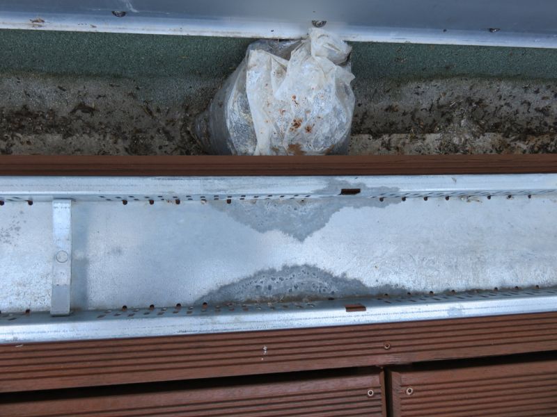 BAU.DE / BAU-Forum: 2. Bild zu Frage "Drainagerinnen vor Terrassenfenstern auf M&ouml;rtels&auml;cken" im BAU-Forum "Balkon und Terrasse"