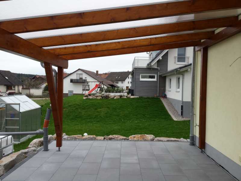 BAU.DE / BAU-Forum: 1. Bild zu Frage "Terrasse seitlich zumachen" im BAU-Forum "Balkon und Terrasse"