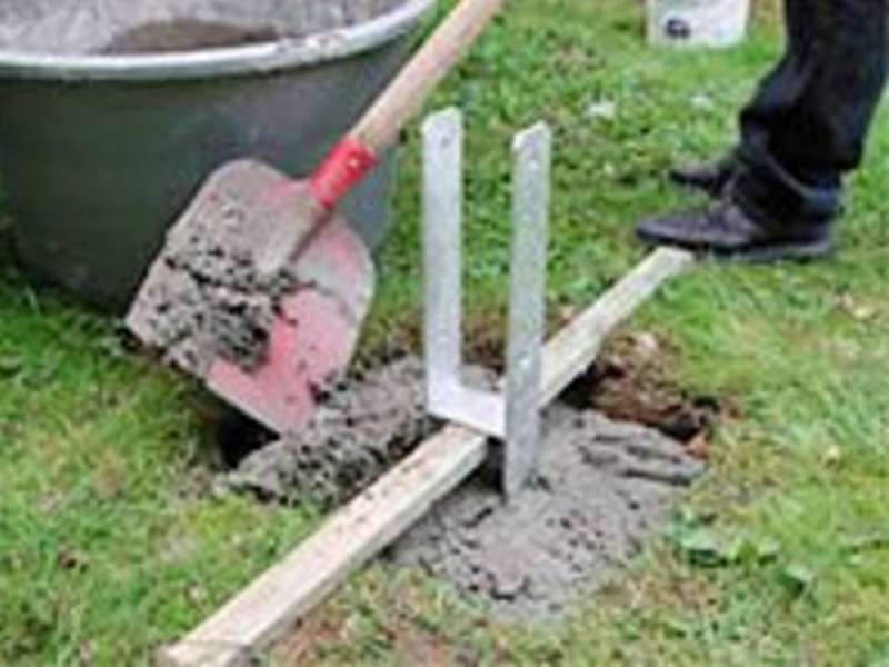 BAU.DE / BAU-Forum: 1. Bild zu Antwort "mit Kies und.." auf die Frage "H-Pfosten einbetonieren f&uuml;r Sichtschutzzaun: Betonmenge, Kosten & Anleitung?" im BAU-Forum "Balkon und Terrasse"