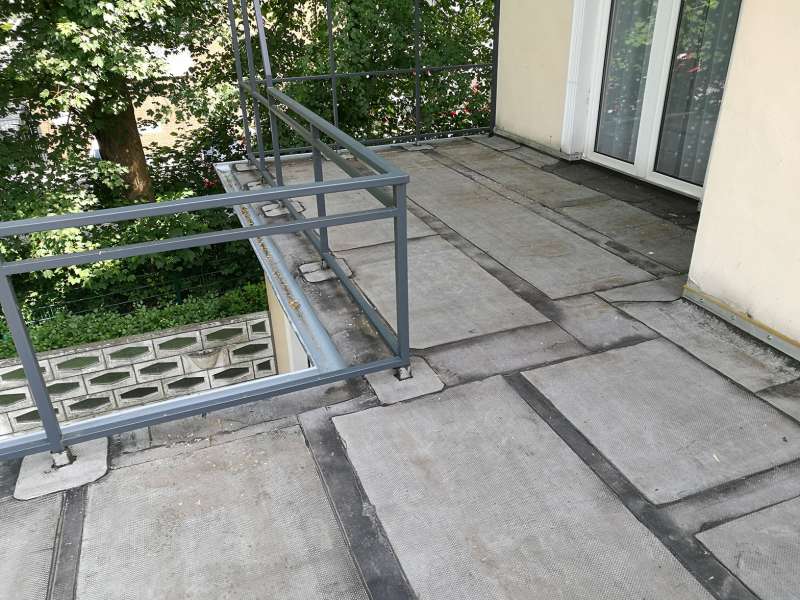 BAU.DE / BAU-Forum: 2. Bild zu Frage "Fragen zum Terrassenbelag (u.a. Entw&auml;sserungsrinne)" im BAU-Forum "Balkon und Terrasse"