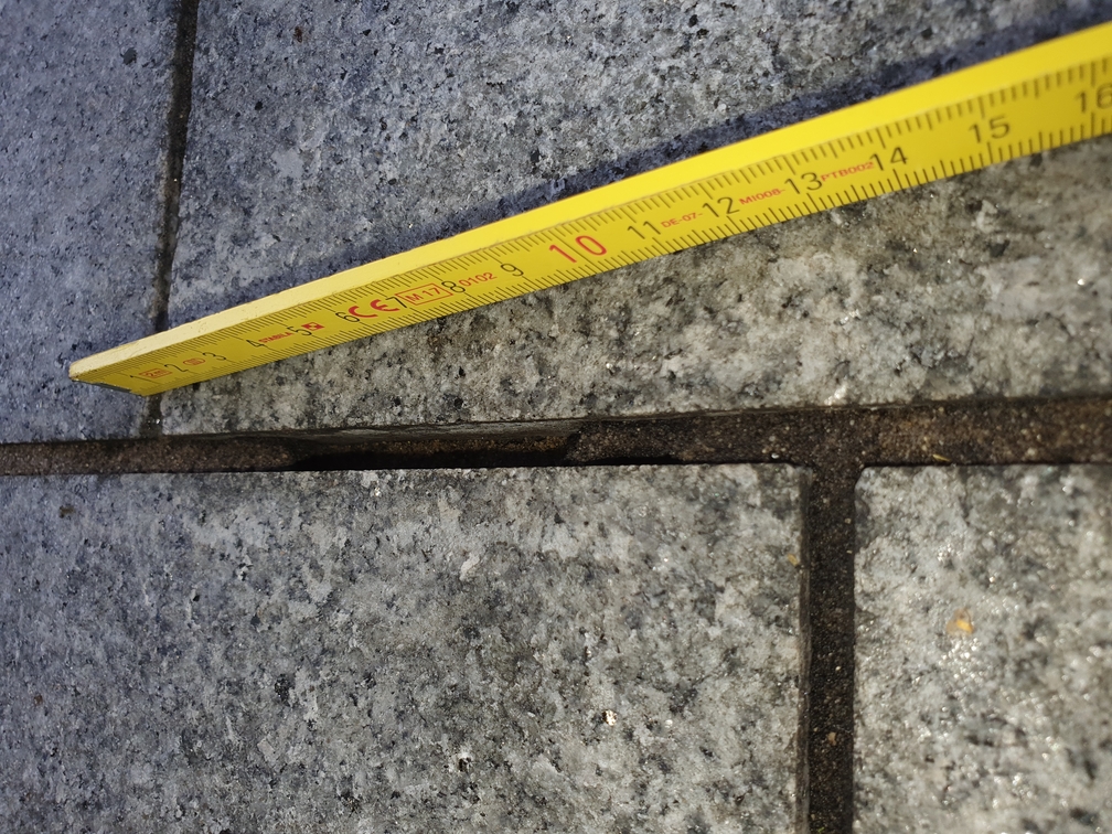 BAU.DE / BAU-Forum: 2. Bild zu Frage "Epoxydharzfugen ausbessern" im BAU-Forum "Balkon und Terrasse"