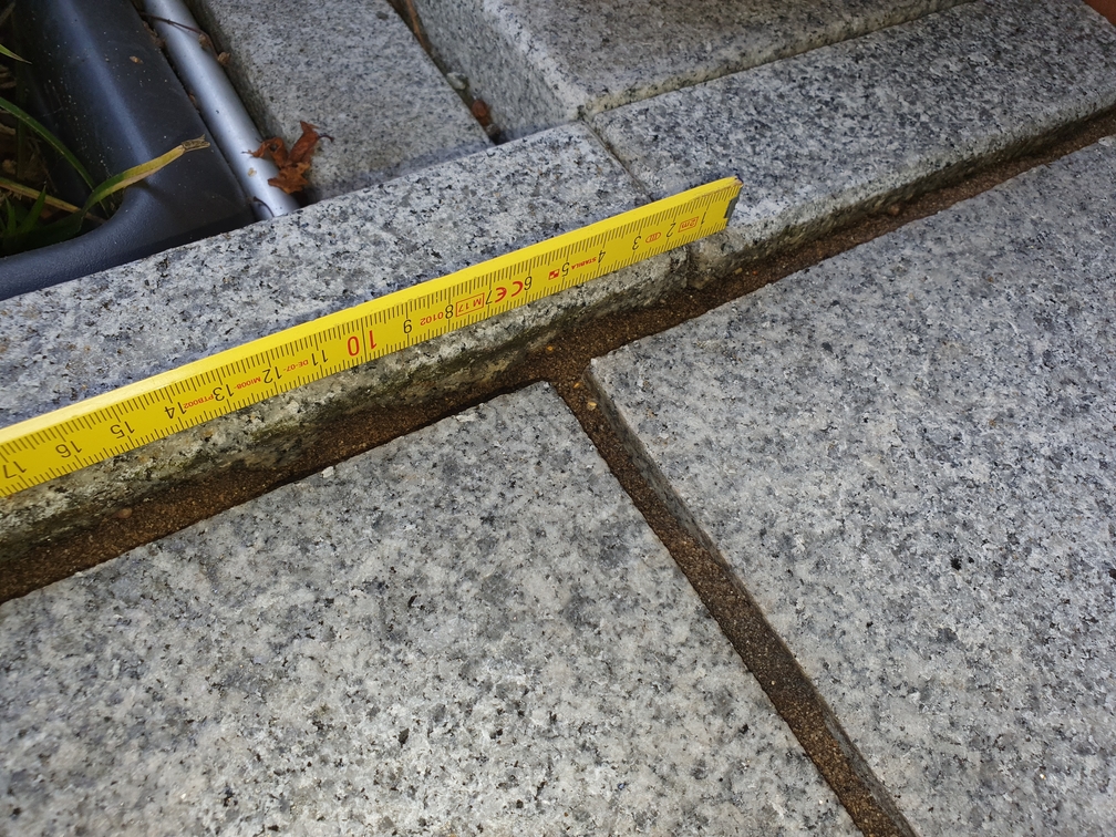 BAU.DE / BAU-Forum: 5. Bild zu Frage "Epoxidharzfugen ausbessern: Anleitung, Material & Kosten f&uuml;r Granit/Sandstein?" im BAU-Forum "Balkon und Terrasse"