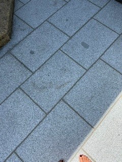 BAU.DE / BAU-Forum: 1. Bild zu Frage "Granitplatten Farbabweichungen nach Verlegung: Reklamation & Ursachen?" im BAU-Forum "Balkon und Terrasse" BAU.DE / BAU-Forum: 1. Bild zu Frage "Granitplatten Farbabweichungen nach Verlegung: Reklamation & Ursachen?" im BAU-Forum "Balkon und Terrasse"
