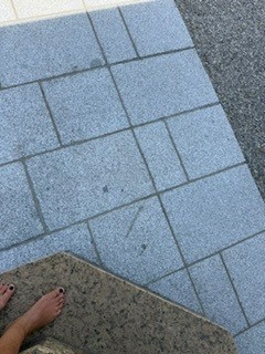 BAU.DE / BAU-Forum: 2. Bild zu Frage "Granitplatten Farbabweichungen nach Verlegung: Reklamation & Ursachen?" im BAU-Forum "Balkon und Terrasse" BAU.DE / BAU-Forum: 2. Bild zu Frage "Granitplatten Farbabweichungen nach Verlegung: Reklamation & Ursachen?" im BAU-Forum "Balkon und Terrasse"