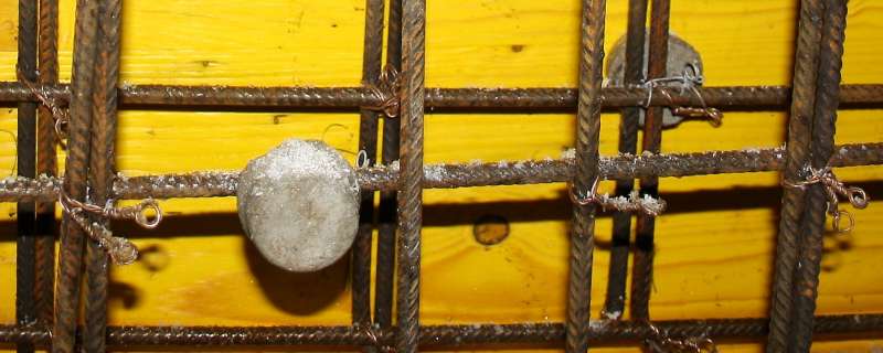 BAU.DE / BAU-Forum: 1. Bild zu Antwort "Betonüberdeckung: Statik korrekt? – Gegenbericht" auf die Frage "Kanalrohr berührt Stahl in Wand: Gefahr für Statik & Korrosion? Ursachen, Sanierung" im BAU-Forum "Bauphysik" BAU.DE / BAU-Forum: 1. Bild zu Antwort "Betonüberdeckung: Statik korrekt? – Gegenbericht" auf die Frage "Kanalrohr berührt Stahl in Wand: Gefahr für Statik & Korrosion? Ursachen, Sanierung" im BAU-Forum "Bauphysik"