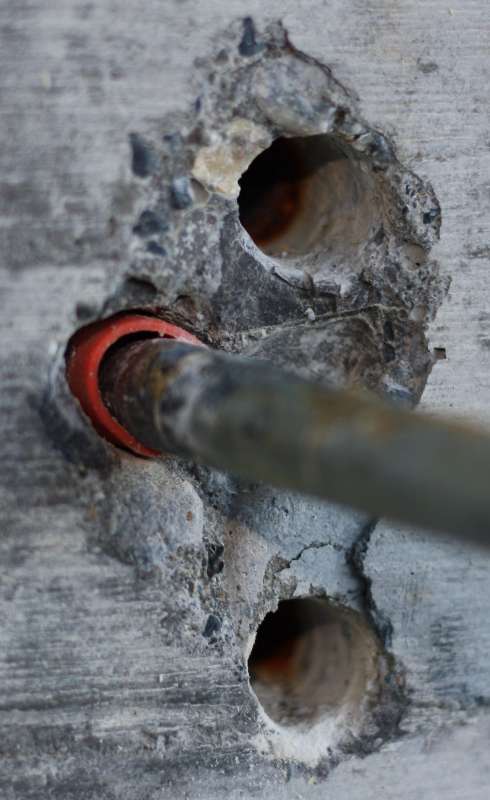 BAU.DE / BAU-Forum: 1. Bild zu Antwort "Bewehrung angebohrt: Löcher abdichten – Anleitung!" auf die Frage "Kanalrohr berührt Stahl in Wand: Gefahr für Statik & Korrosion? Ursachen, Sanierung" im BAU-Forum "Bauphysik" BAU.DE / BAU-Forum: 1. Bild zu Antwort "Bewehrung angebohrt: Löcher abdichten – Anleitung!" auf die Frage "Kanalrohr berührt Stahl in Wand: Gefahr für Statik & Korrosion? Ursachen, Sanierung" im BAU-Forum "Bauphysik"