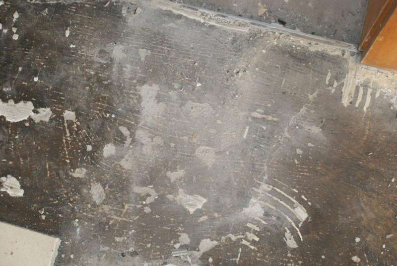 BAU.DE / BAU-Forum: 1. Bild zu Frage "seltsamer Bodenbelag" im BAU-Forum "Baustoffe"