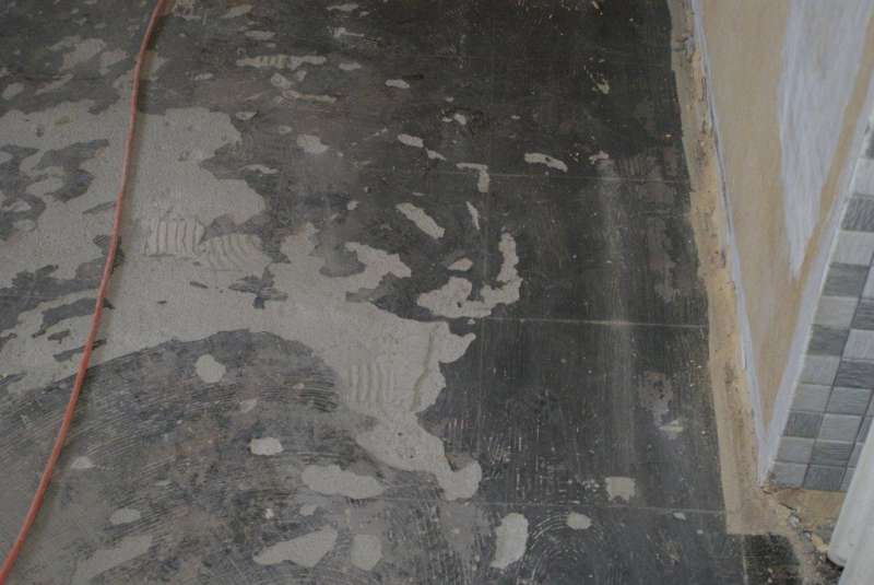 BAU.DE / BAU-Forum: 2. Bild zu Frage "seltsamer Bodenbelag" im BAU-Forum "Baustoffe"