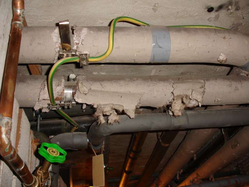 BAU.DE / BAU-Forum: 1. Bild zu Frage "Asbest in Rohrverkleidung?" im BAU-Forum "Baustoffe"