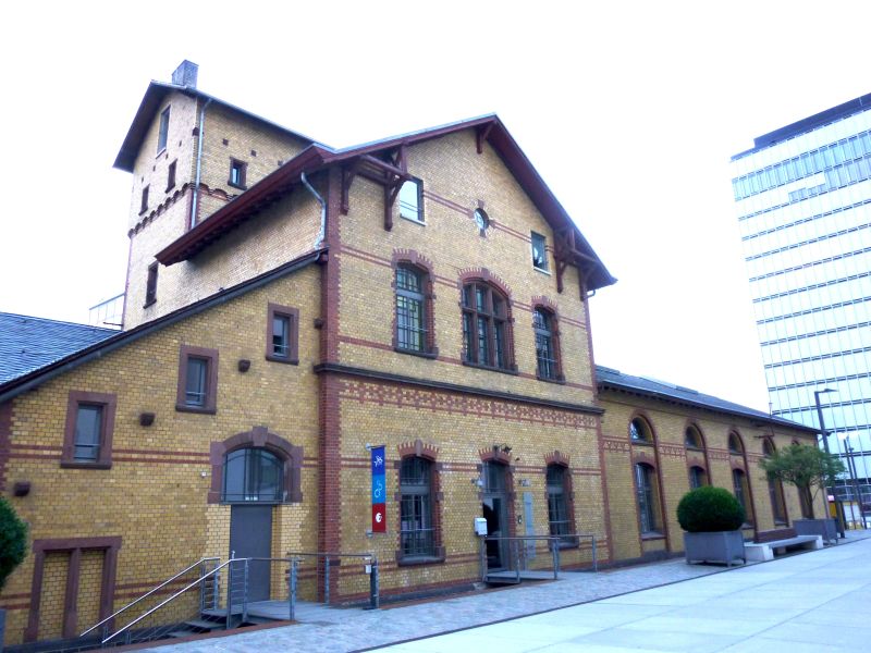 BAU.DE / BAU-Forum: 2. Bild zu Frage "Ist das Klinker oder Ziegel?" im BAU-Forum "Baustoffe"