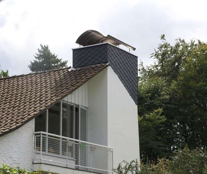 BAU.DE / BAU-Forum: 1. Bild zu Antwort "Schornsteinverkleidung: Stülp-Hauben als Alternative ohne Bohren!" auf die Frage "Schornsteinverkleidung mit Schiefer: Kosten, Preise & Alternativen (Faserzement)?" im BAU-Forum "Dach" BAU.DE / BAU-Forum: 1. Bild zu Antwort "Schornsteinverkleidung: Stülp-Hauben als Alternative ohne Bohren!" auf die Frage "Schornsteinverkleidung mit Schiefer: Kosten, Preise & Alternativen (Faserzement)?" im BAU-Forum "Dach"