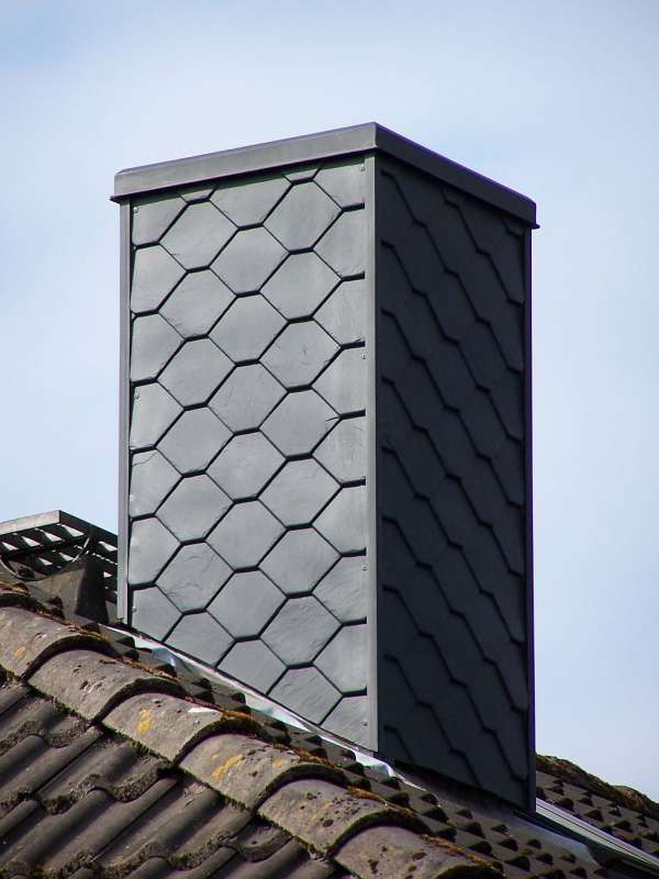 BAU.DE / BAU-Forum: 2. Bild zu Antwort "Schornsteinverkleidung: Stülp-Hauben als Alternative ohne Bohren!" auf die Frage "Schornsteinverkleidung mit Schiefer: Kosten, Preise & Alternativen (Faserzement)?" im BAU-Forum "Dach" BAU.DE / BAU-Forum: 2. Bild zu Antwort "Schornsteinverkleidung: Stülp-Hauben als Alternative ohne Bohren!" auf die Frage "Schornsteinverkleidung mit Schiefer: Kosten, Preise & Alternativen (Faserzement)?" im BAU-Forum "Dach"