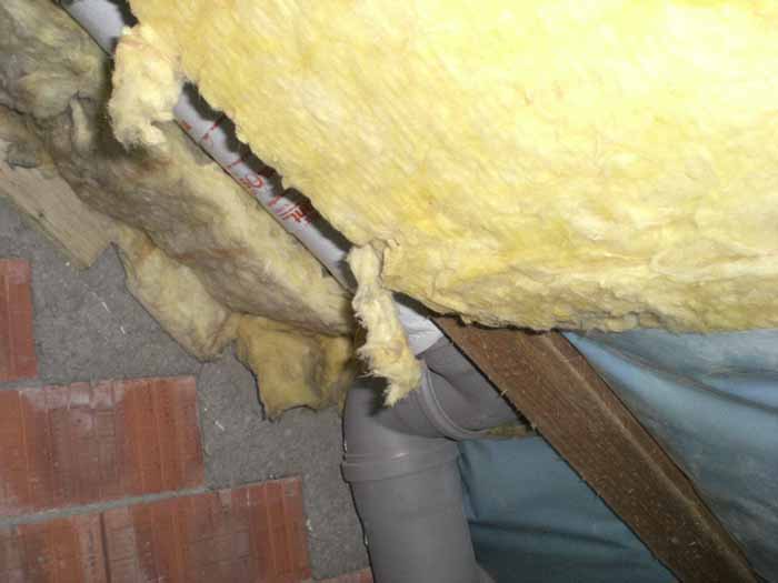 BAU.DE / BAU-Forum: 1. Bild zu Antwort "Bild 1" auf die Frage "Traufkasten nachtr&auml;glich d&auml;mmen: Anleitung, Materialien & Kosten im &Uuml;berblick" im BAU-Forum "Dach"