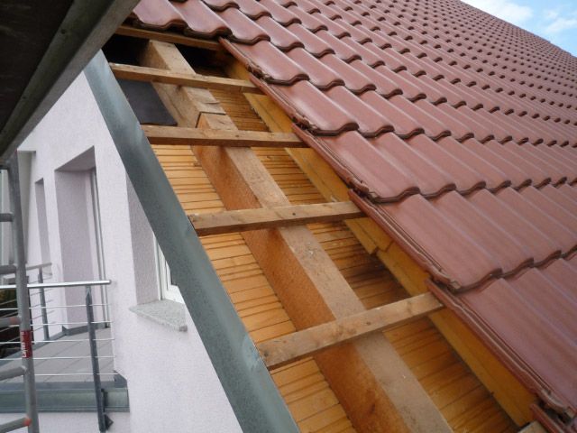 BAU.DE / BAU-Forum: 1. Bild zu Frage "Giebelabschluss Aufdachisolierung: Abdichten oder diffusionsoffen? Kosten, Risiken & Vergleich" im BAU-Forum "Dach" BAU.DE / BAU-Forum: 1. Bild zu Frage "Giebelabschluss Aufdachisolierung: Abdichten oder diffusionsoffen? Kosten, Risiken & Vergleich" im BAU-Forum "Dach"