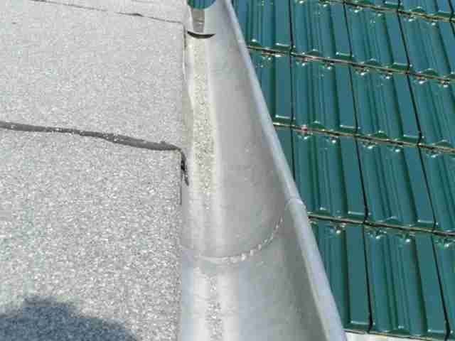 BAU.DE / BAU-Forum: 1. Bild zu Antwort "noch ein Bild" auf die Frage "Flachdach undicht am Gaubenanschluss: Ursachen, Reparatur & Kosten f&uuml;r Dachdecker?" im BAU-Forum "Dach"