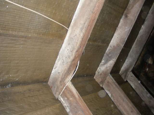 BAU.DE / BAU-Forum: 1. Bild zu Frage "Dachausbau Altbau: Folie unter D&auml;mmung &ndash; Dampfbremse, Unterspannbahn, Alternativen & Kosten?" im BAU-Forum "Dach"