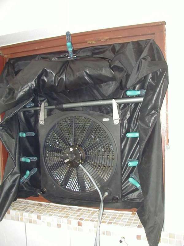 BAU.DE / BAU-Forum: 1. Bild zu Antwort "Dampfbremse: Nut-Feder-Fu&szlig;boden &ndash; Luftdichte Ebene im Holzrahmenbau" auf die Frage "Dachd&auml;mmung mit Dampfbremse: Abstand Sparren, Folie richtig verlegen & h&auml;ufige Fehler vermeiden?" im BAU-Forum "Dach"