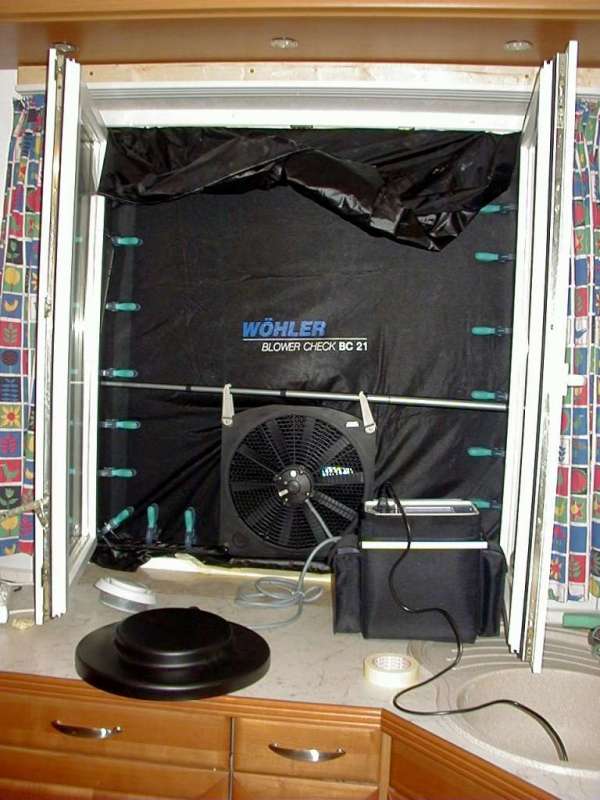 BAU.DE / BAU-Forum: 2. Bild zu Antwort "Dampfbremse: Nut-Feder-Fu&szlig;boden &ndash; Luftdichte Ebene im Holzrahmenbau" auf die Frage "Dachd&auml;mmung mit Dampfbremse: Abstand Sparren, Folie richtig verlegen & h&auml;ufige Fehler vermeiden?" im BAU-Forum "Dach"