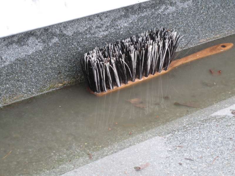 BAU.DE / BAU-Forum: 2. Bild zu Frage "Pfützenbildung auf Flachdach: Mangel oder normal? Ursachen, Folgen & Vermeidung" im BAU-Forum "Dach" BAU.DE / BAU-Forum: 2. Bild zu Frage "Pfützenbildung auf Flachdach: Mangel oder normal? Ursachen, Folgen & Vermeidung" im BAU-Forum "Dach"