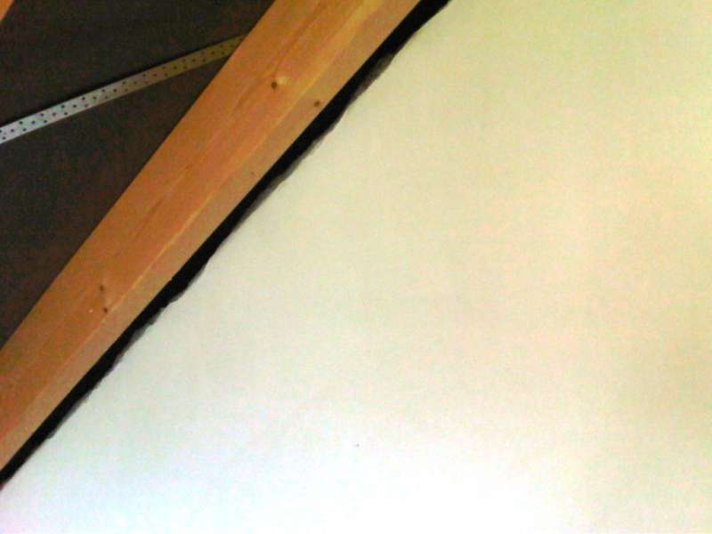 BAU.DE / BAU-Forum: 1. Bild zu Frage "Fehlender Wandabschluss zur Folie? D&auml;mmung pr&uuml;fen & W&auml;rmebr&uuml;cken vermeiden!" im BAU-Forum "Dach"